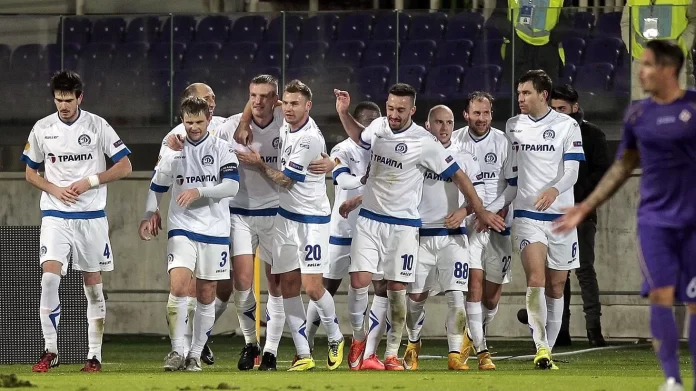 dinamo_minsk_celebrate_after_the_opening_goal_from_sergei_kontsevoi_4th_from_left_