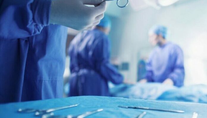«Κομπίνες» για να ξεγελούν το ΓεΣΥ – Άλλοι γιατροί στα χειρουργεία και άλλοι πληρώνονταν