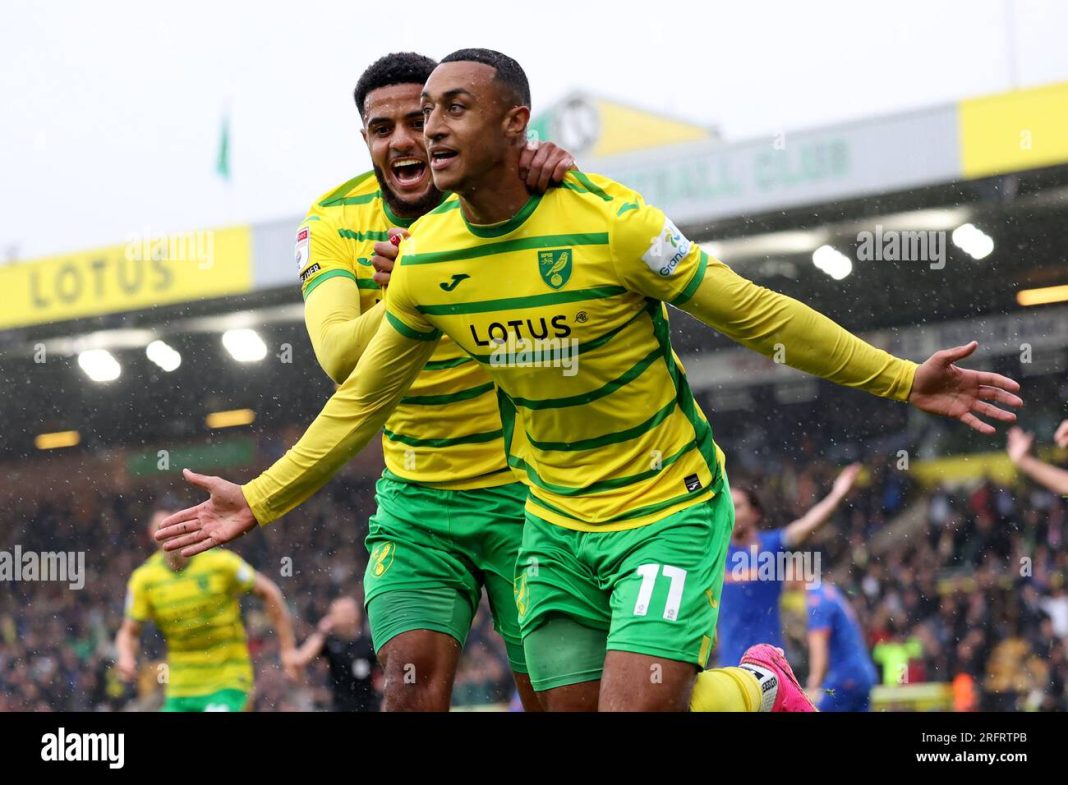 carrow-road-norwich-norfolk-royaume-uni-5-aout-2023-efl-championship-football-norwich-city-contre-hull-city-adam-idah-de-norwich-city-celebre-apres-avoir-marque-pour-2-1-a-la-96e-minute-credit-act