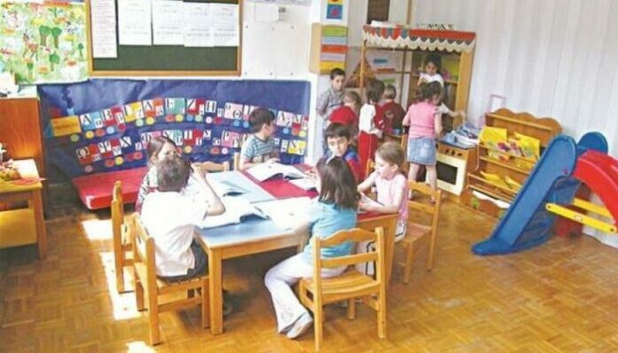 Εγκρίθηκε το ν/σ για υποχρεωτική προδημοτική από τα τέσσερα έτη – Όχι από ΔΗΣΥ
