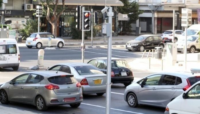 Παραμένουν τα πρόστιμα 300 ευρώ στις κάμερες – Τα ρίχνει στο σύστημα φωτοεπισήμανσης το Υπουργείο