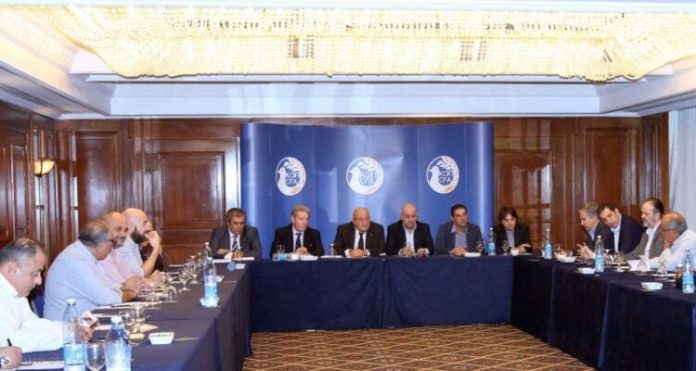 Γράφουν συμφωνίες και νόμους εκεί που δεν πιάνει μελάνι