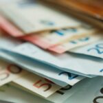 Διευρύνονται οι κατηγορίες δικαιούχων της έκτακτης χριστουγεννιάτικης στήριξης – Αναλυτικά οι δικαιούχοι (βίντεο)