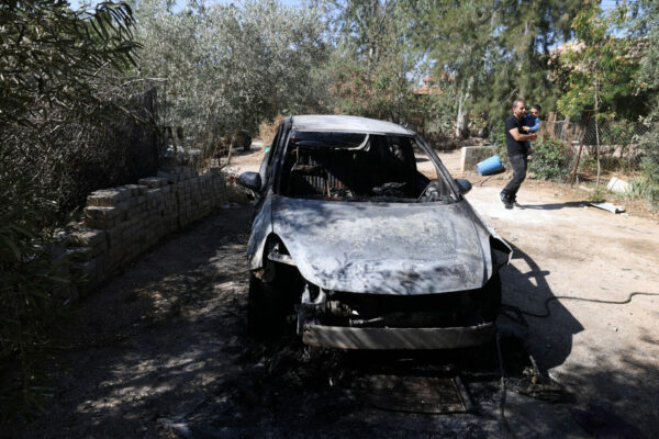 Κατεχόμενη Δυτική Όχθη: Ισραηλινοί έποικοι πυρπόλησαν αυτοκίνητα και σπίτια Παλαιστινίων