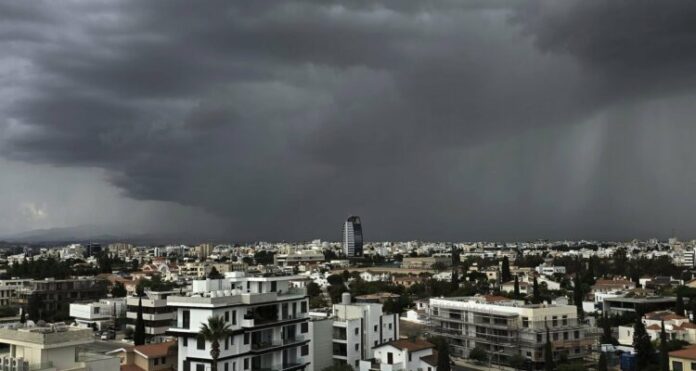 Καιρός: Αλλάζει το σκηνικό – Πέφτει η θερμοκρασία με καταιγίδες και βροχές