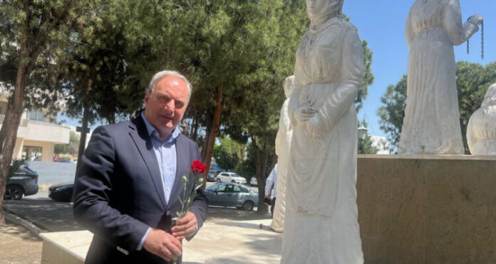 «Δεν μπορεί η οικογένεια να είναι πολυτέλεια» – Το μήνυμα Στεφάνου για μητέρες, νέους και επανένωση