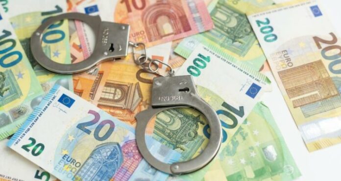 Αρχές ξετυλίγουν εγκληματική οργάνωση με εμπλοκή αστυνομικού και στοιχημάτων