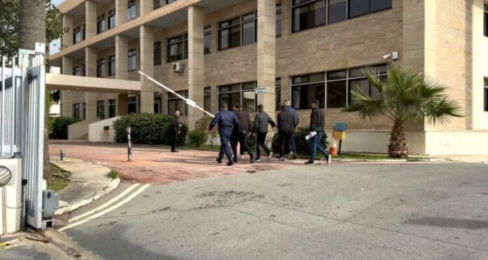 Ελεύθερος υπό όρους ο ένας εκ των τριών για την υπόθεση τρομοκρατίας