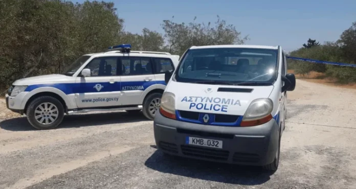 Καταγγελία ηλικιωμένου οδήγησε σε συλλήψεις για εκβιασμούς και απάτες – Σοβαρές κατηγορίες για οργανωμένο έγκλημα