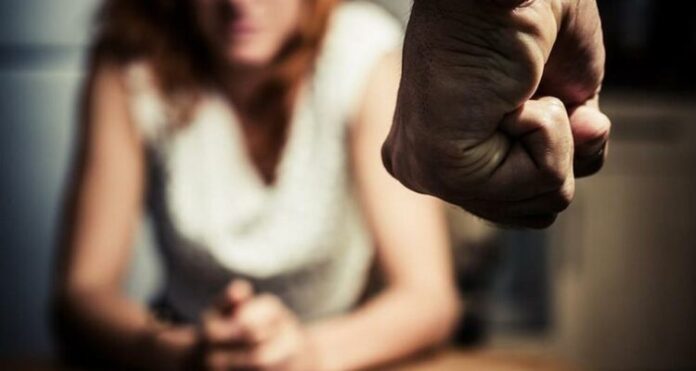 Αριθμοί σοκ: Πάνω από 18 χιλιάδες καταγγελίες βίας κατά των γυναικών από το 2021 μέχρι σήμερα