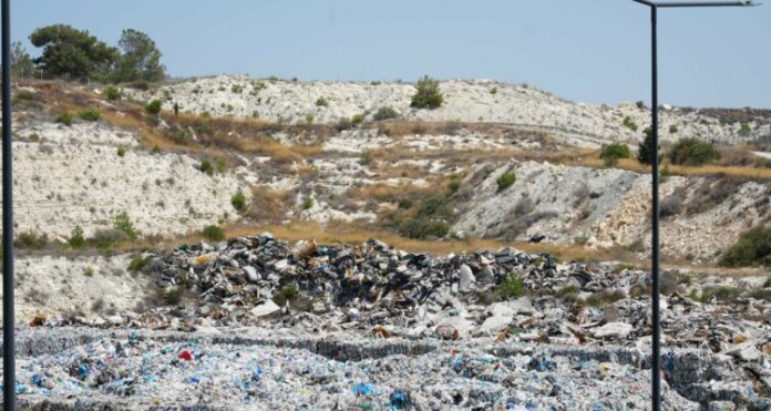 «Δεν θάβονται μόνο σκουπίδια, αλλά και οι ευθύνες» – Νέα πυρά ΑΚΕΛ κατά Κυβέρνησης για την ΟΕΔΑ Πεντακώμου